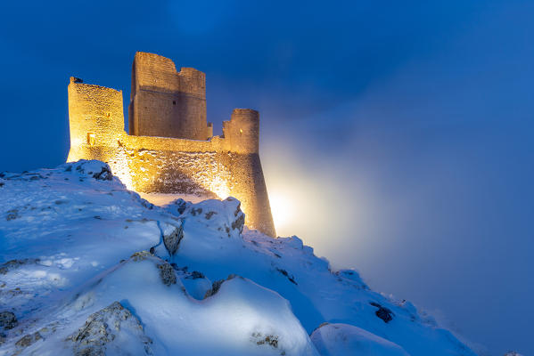 Castle of Rocca Calascio in winter during the dusk
Europe, Italy, Abruzzo, Province of L'Aquila, Gran Sasso e Monti della Laga National Park