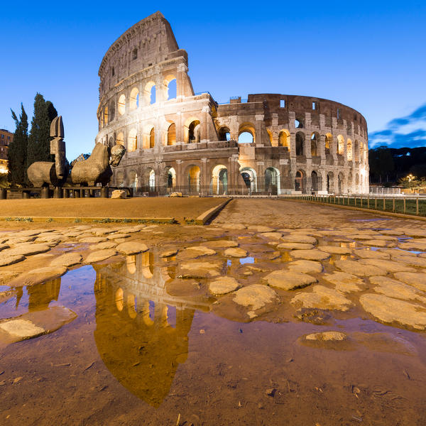 Europe, Italy, Lazio, Rome. Coliseum at dawn