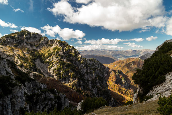 The view from Passo Cavuto
Europe, Italy, Abruzzo, Province of L'Aquila, National Park of Abruzzo Lazio and Molise