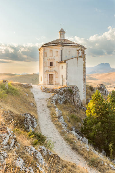 Chiesa di Santa Maria della pietà at Rocca Calascio at sunset
Europe, Italy, Abruzzo, Province of L'Aquila