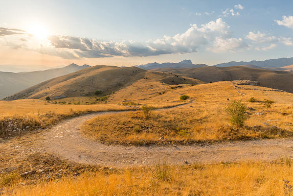 Campo Imperatore at sunset
Europe, Italy, Abruzzo, Province of L'Aquila, Gran Sasso and Monti della Laga National Park