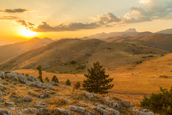 Campo Imperatore at sunset
Europe, Italy, Abruzzo, Province of L'Aquila, Gran Sasso and Monti della Laga National Park