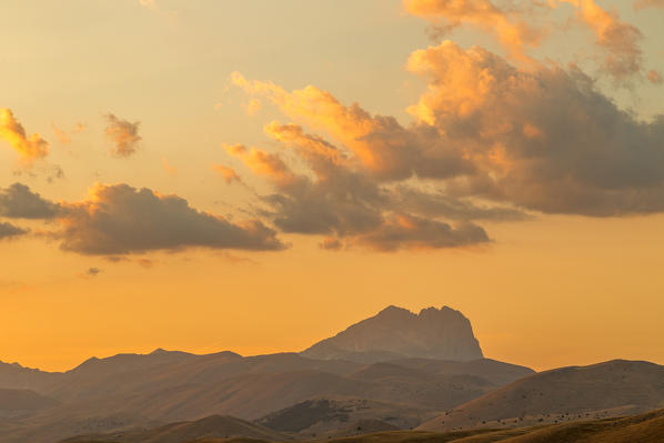Campo Imperatore at sunset
Europe, Italy, Abruzzo, Province of L'Aquila, Gran Sasso and Monti della Laga National Park