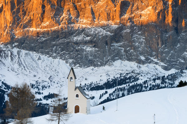 Alpine chapel at winter
Europe, Italy, Trentino Alto Adige, Bolzano district, Gardena pass