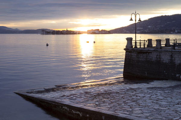 View of the Borromean Islands, Isola dei Pescatori and Isola Bella, from the shore of Baveno in a winter sunrise, Verbano Cusio Ossola, Lago Maggiore, Piedmont, Italy.