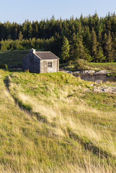 A small lonely house near Lough Inagh lake, Connemara National Park, County Galway, Connacht province, Ireland, Europe. 
