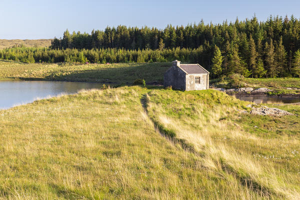 A small lonely house near Lough Inagh lake, Connemara National Park, County Galway, Connacht province, Ireland, Europe. 