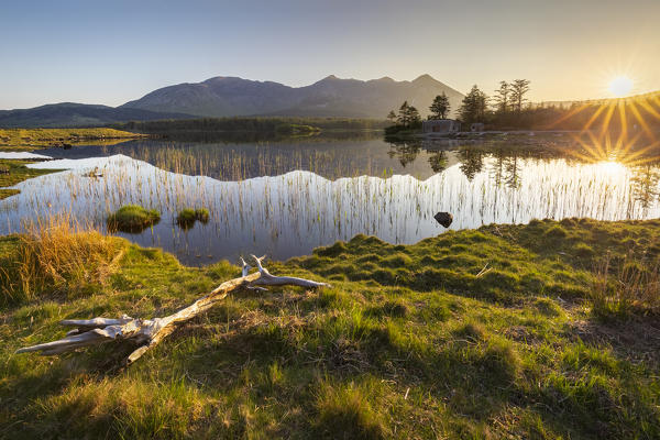 Sunset at Lough Inagh lake, Connemara National Park, County Galway, Connacht province, Ireland, Europe. 