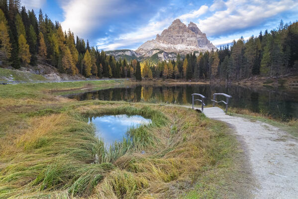 View of lake Antorno with Tre Cime di Lavaredo in the background. Misurina, Dolomites, province of Belluno, Veneto, Italy. 