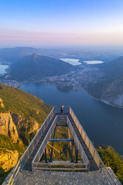Aerial view of the Belvedere Parco Valentino viewpoint at sunset in summer. Abbadia Lariana, Lecco province, Lombardy, Italy, Europe. (MR)