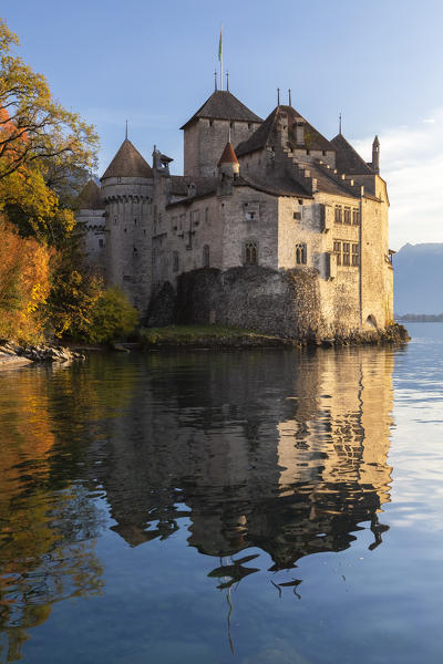 View of the Chillon castle and Lake Geneva at sunset in autumn. Veytaux, Montreux, Canton of Vaud, Switzerland.
