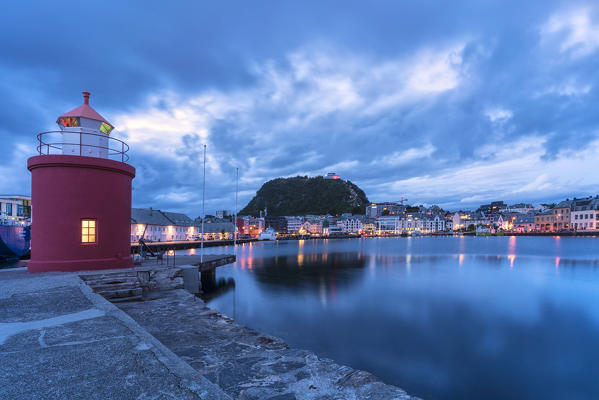 The old Molja Lighthouse at dusk, Alesund, More og Romsdal county, Norway