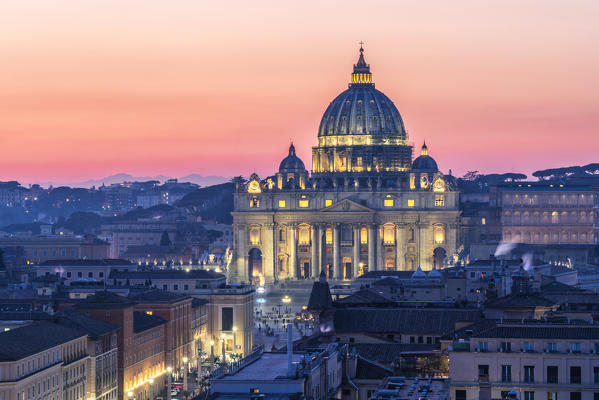 St. Peter's Basilica (Basilica di San Pietro) at sunrise, Vatican City, Rome, Lazio, Italy