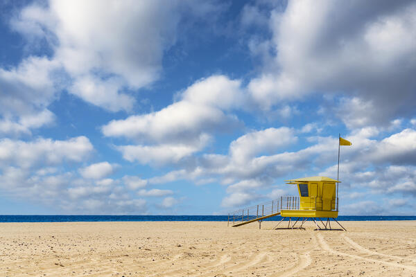 Yellow lifeguard's cabin on empty sand beach, Morro Jable, Fuerteventura, Canary Islands, Spain