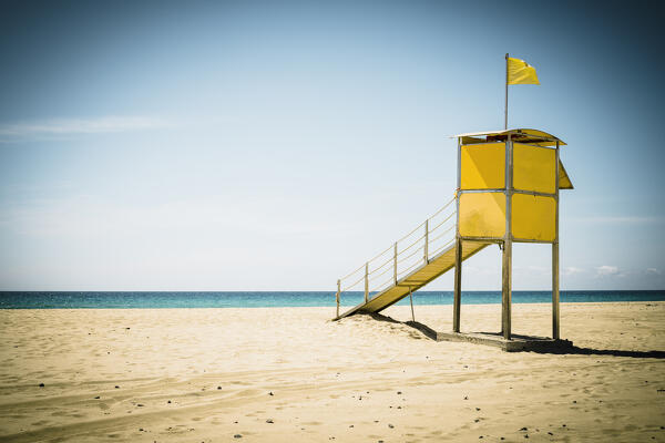 Lifeguard's hut on fine sand beach by the ocean, Morro Jable, Fuerteventura,  Canary Islands, Spain