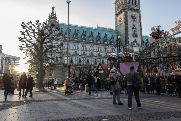 Tourists and Christmas market at the Town Hall Square Rathaus Altstadt quarter Hamburg Germany Europe