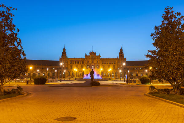Central building of Plaza de Espana designed by Aníbal González and built in 1928 for the Ibero-American Exposition of 1929, Seville, Andalusia, Spain