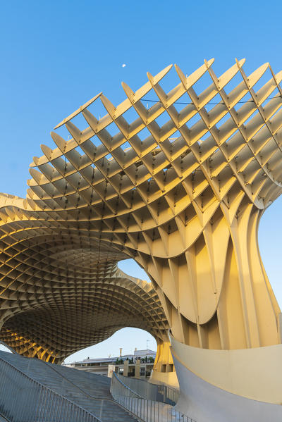 Reticular shapes of giant mushrooms of the futuristic Metropol Parasol, building of contemporary art made of wood and polyurethane also known as Setas de Sevilla, Plaza de la Encarnacion, Seville, Andalusia, Spain