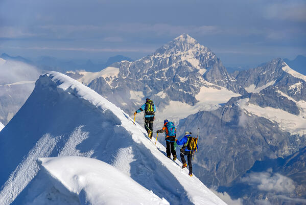 Mountaineers climbing Lyskamm (eastern), Aosta Valley, Italy, Europe