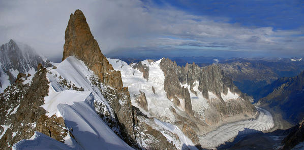 Dente del gigante from Aiguille de Rochefort, Mont Blanc (Monte Bianco) massif, Aosta Valley, Italy, Europe