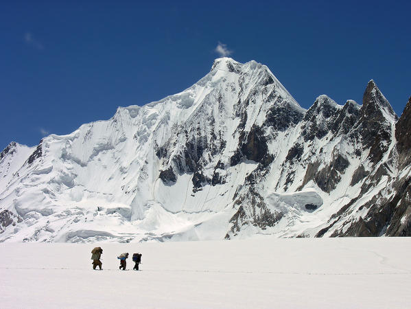 Porters on Pakistan- Chogolisa Group (K2 Range), karakorum ,Pakistan