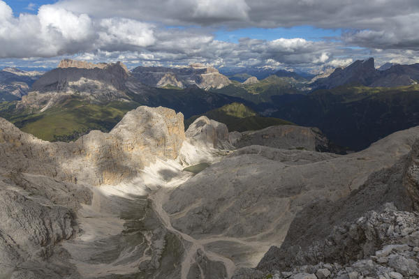 Antermoia valley, Croda del Lago, Sasso di Dona, Lago d'Antermoia, Sassopiatto, Sassolungo, Piz Boè, Punta Grohmann and Marmolada panorama from Catinaccio d'Antermoia summit, Dolomites, Fassa valley, Val di Fassa, Mazzin, Trento Province, Trentino Alto Adige, Italy
