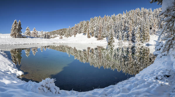 Snowy Croux Lake in autumn, La Magdeleine, Aosta Valley, Italy