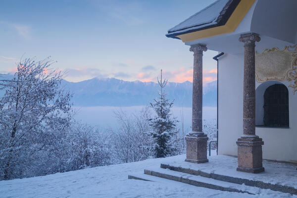 Heiligwasser church with the Nordkette mountains in the background, Igls, Innsbruck, Tyrol, Austria, Europe