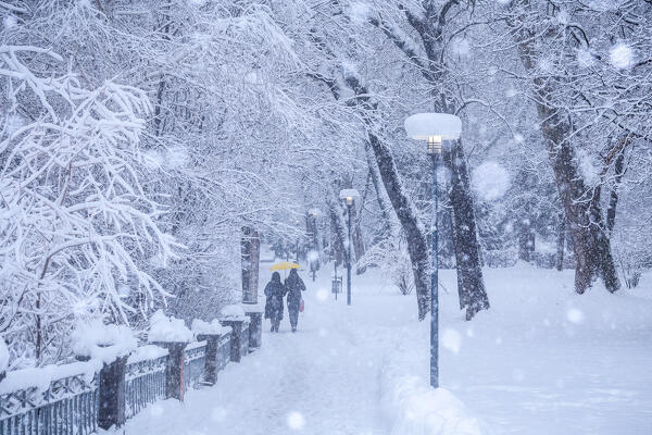 People walking on the Inn Promenade on a snowy day, Innsbruck, Tyrol, Austria, Europe