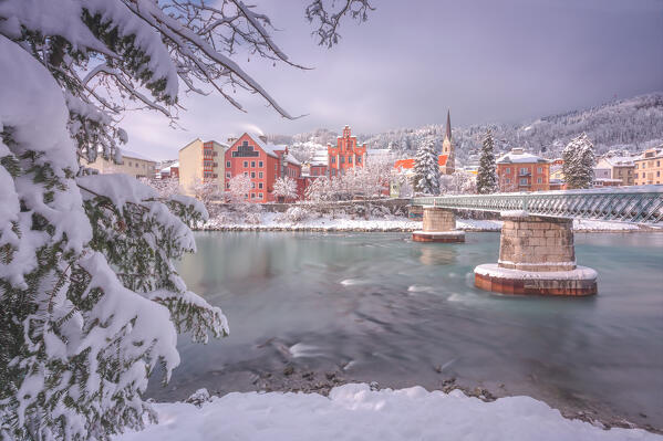 Sankt Nikolaus district as seen from the Inn Promenade after a snowy morning, Innsbruck, Tyrol, Austria, Europe