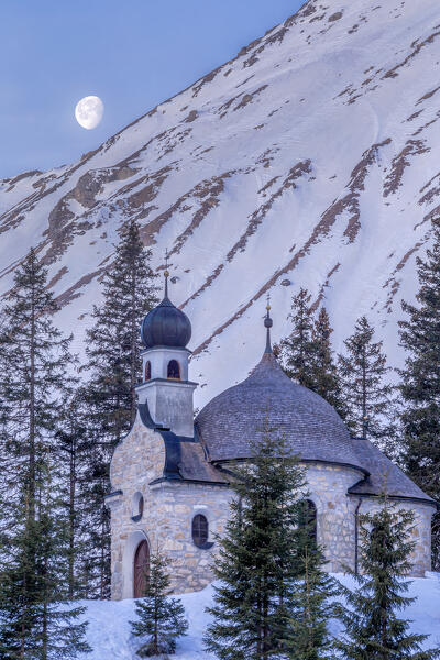 The little chapel of Maria am See by the Obernberg lake, Obernberg am Brenner, Innsbruck Land, Tyrol, Austria, Europe
