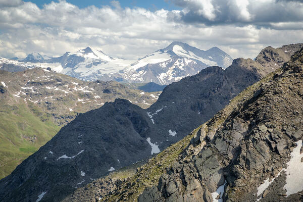 The Eastern walls of the Tux mountains, in particular Rosenjoch and Gamslahner mountains, with the Zillertal Alps in the background, Tulfes, Innsbruck Land, Tyrol, Austria, Europe
