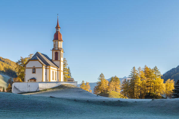 The parish church of Obernberg am Brenner on a cold autumn morning, Innsbruck Land, Tyrol, Austria, Europe