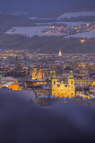 The view over the city of Innsbruck and its cathedral on a cold winter evening, Hötting district, Innsbruck Stadt, Tyrol, Austria, Europe