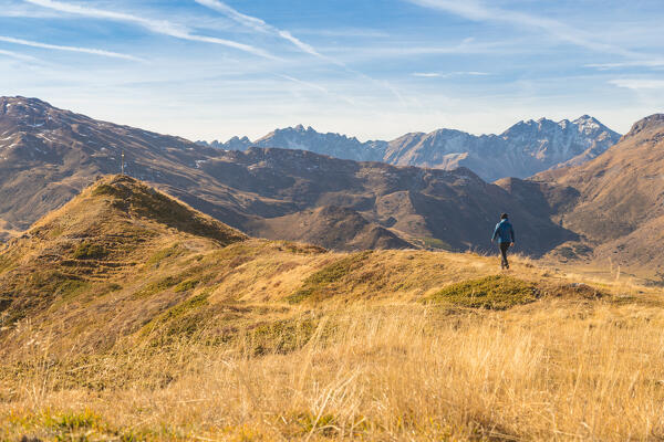 The last meters to the summit of Allerleigrubenspitze mountain on an autumn day, Obernberg am Brenner, Innsbruck Land, Tyrol, Austria, Europe
