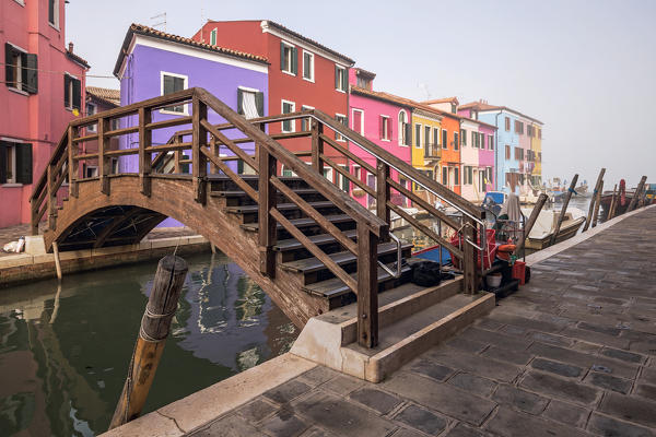 The bridge to Fondamenta Pontinello Sinistra, Burano, Venice, Veneto, Italy, Europe