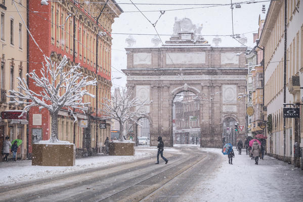 The Triumphal Arch of Innsbruck during a snowy day, Innsbruck, Tyrol, Austria, Europe