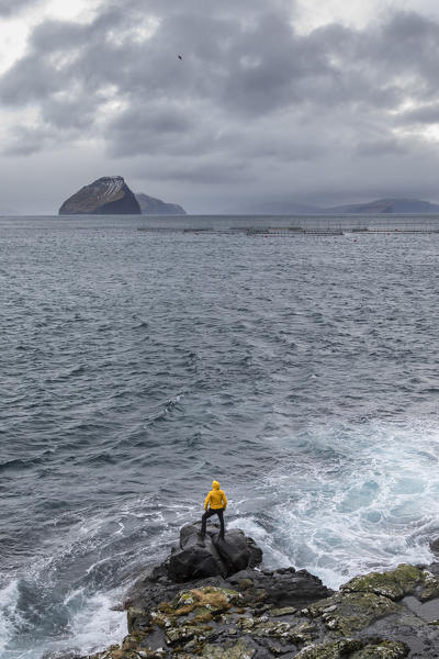View from Sandavagur, in background koltur and Sandoy Islands (Vagar Island, Faroe Islands, Denmark) (MR)