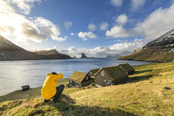 Bour village, Drangarnir and Tindhólmur Islet on background (Bour, Vagar Island, Faroe Islands, Denmark) (MR)