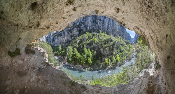 Panoramic view of the Verdon Gorge from the Imbut Trial (Var department, Provence-Alpes-Côte d'Azur, France, Europe)