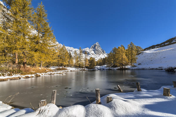 The Lake Bleu frozen in autumn (Cervinia, Valtournenche, Aosta province, Aosta Valley, Italy, Europe)