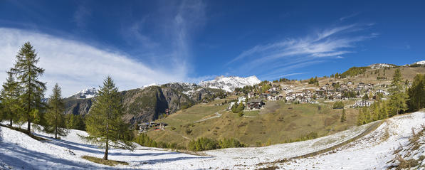 View of Chamois in autumn, panoramic (Chamois, Valtournenche, Aosta province, Aosta Valley, Italy, Europe)
