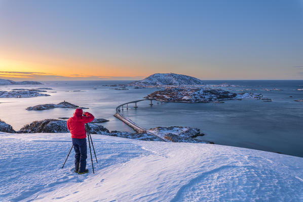 Photographer looks Sommaroy Island at dusk (Tromso, Halogaland district, Troms county, Northern Norway, Norway) (MR)
