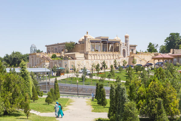 The green gardens of Samarkand with Hazrat Hizr Mosque in the background. Sammarcanda, Uzbekistan, Central Asia.