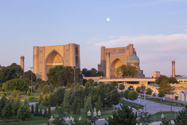 Cityscape of Samarkand with gardens and Bibi Khanum mosque in the background. Sammarcanda, Uzbekistan, Central Asia.