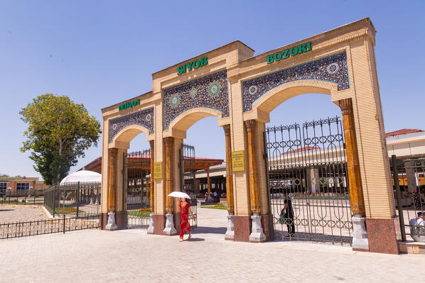 Uzbekistan people at Gran Bazar, Siyob Bazar, entrance in Sammarcanda. Samarkand, Uzbekistan, Central Asia.