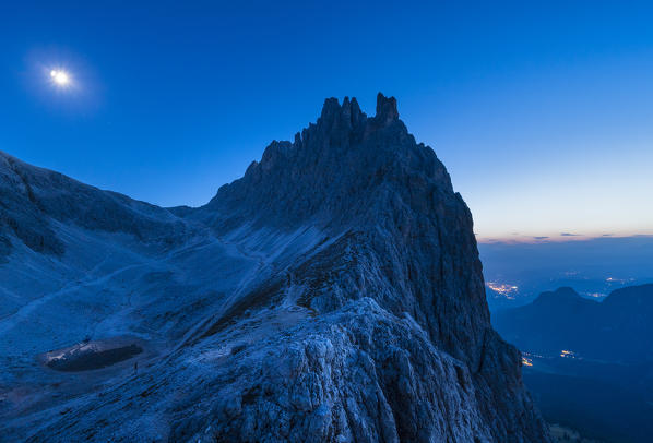 Re Laurino mount and Re ALberto refuge in Catinaccio group of Dolomites during summer twilight. Re Alberto refuge in Catinaccio group. Gardeccia, Pozza di Fassa, Fassa valley, Trento district, Dolomites, Trentino Alto Adige, Italy, Europe.
