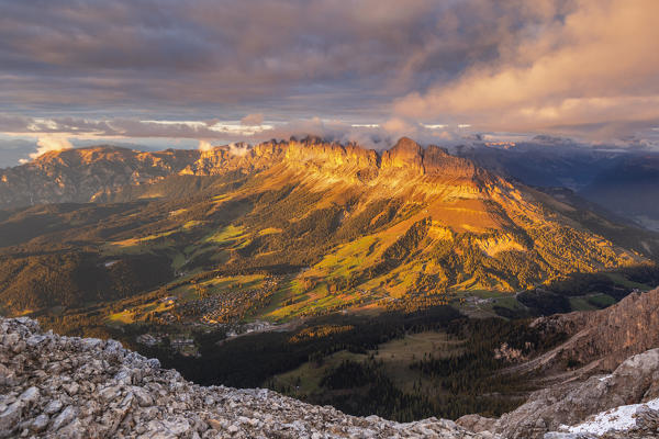 Roda de Vael and Catinaccio group at sunset from Latemar summit. Costalunga pass, Carezza, Trento district, Dolomites, Trentino Alto Adige, Italy, Europe.