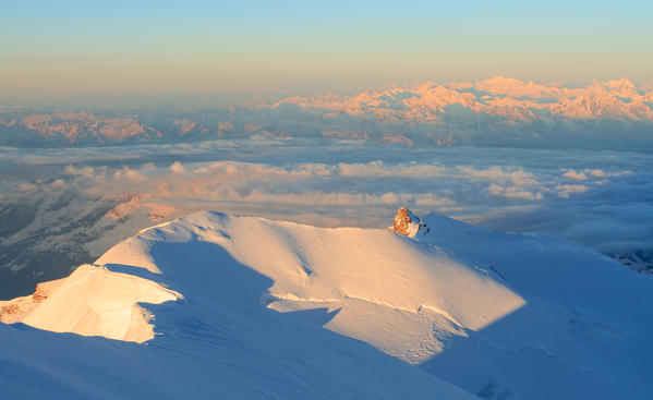 Parrot mount from Capanna Regina Margherita in Rosa mount at sunrise. Gressoney, Aosta district, Valle d'Aosta, Alps, Italy, Europe.