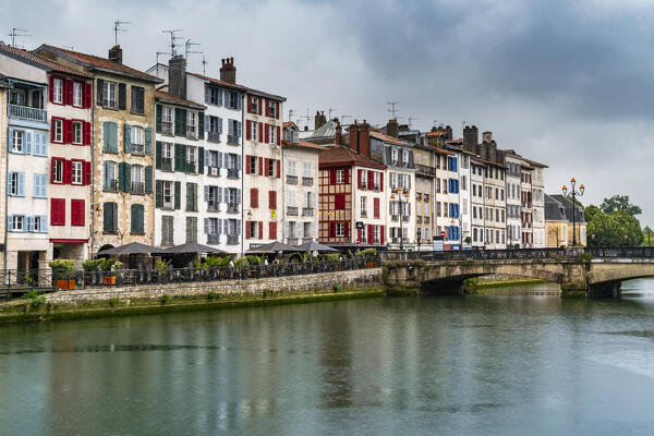 Palaces along the river in the historic centre of the city. Bayonne, Nouvelle Aquitaine, France, Europe. 